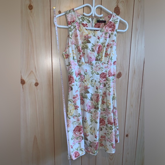 Xtaren short summer dress- small - Picture 2 of 9